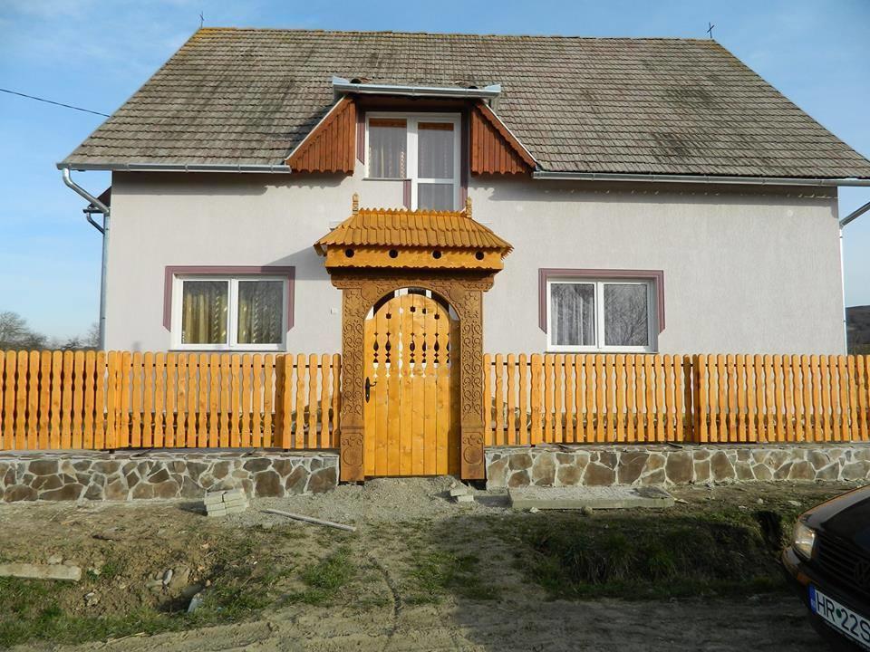 Ersa Panzio Bisericani (Harghita) Bagian luar foto