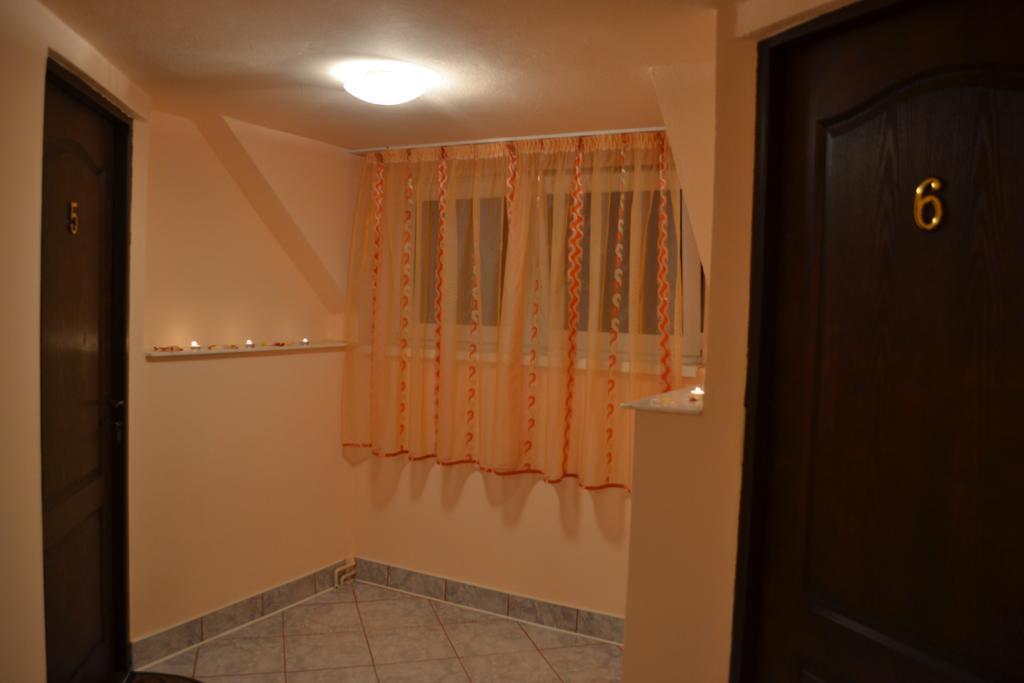 Ersa Panzio Bisericani (Harghita) Bagian luar foto