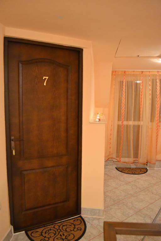 Ersa Panzio Bisericani (Harghita) Bagian luar foto