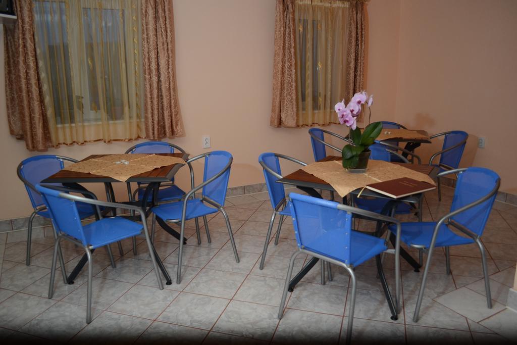 Ersa Panzio Bisericani (Harghita) Bagian luar foto