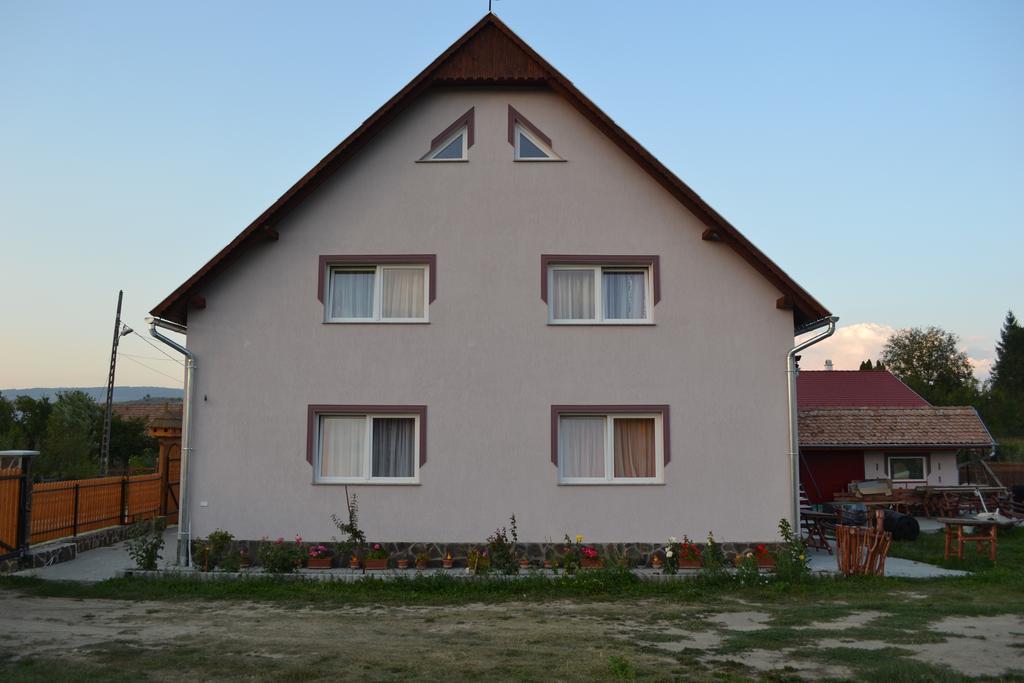 Ersa Panzio Bisericani (Harghita) Bagian luar foto