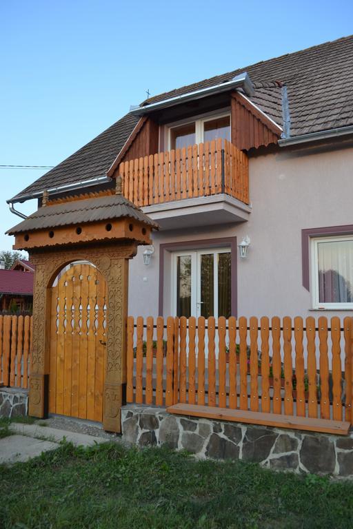 Ersa Panzio Bisericani (Harghita) Bagian luar foto